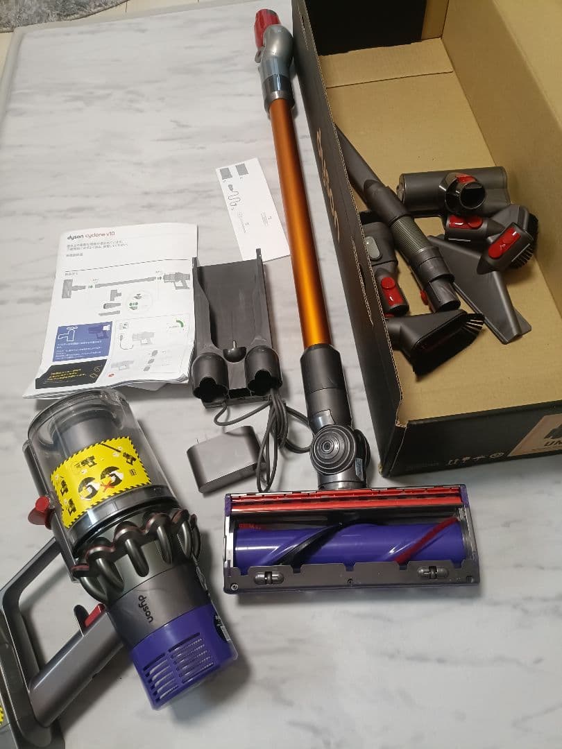 dyson ダイソン v10 sv12 コードレス 掃除機　数回使用　稼働品