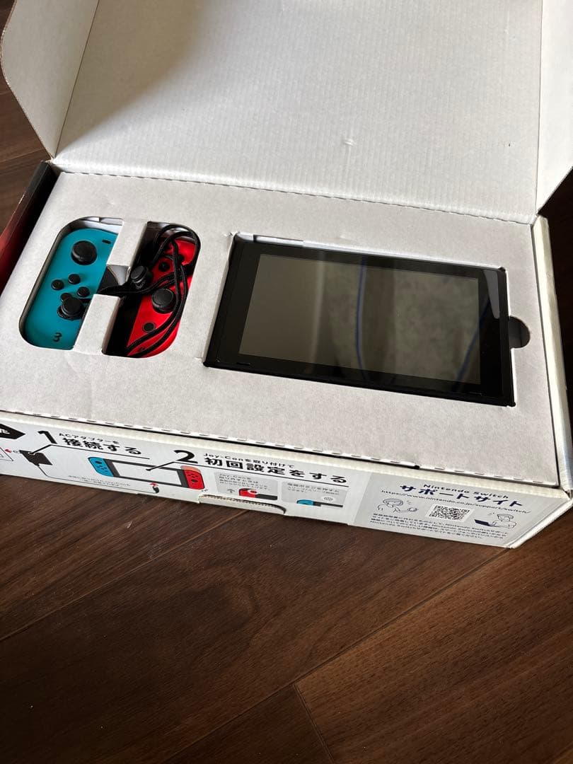 Nintendo Switch 本体 ジョイコン青／赤