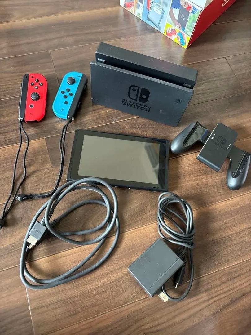 Nintendo Switch 本体 ジョイコン青／赤