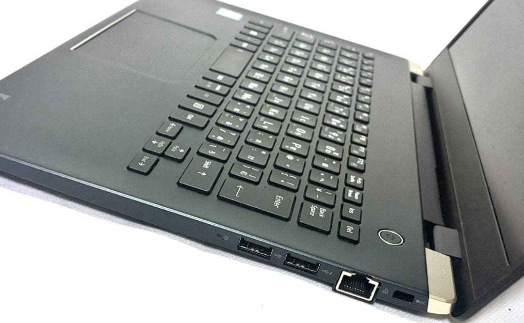 o*n様 外見美品 OS ストレージなし 薄型 13型 dynabook G83