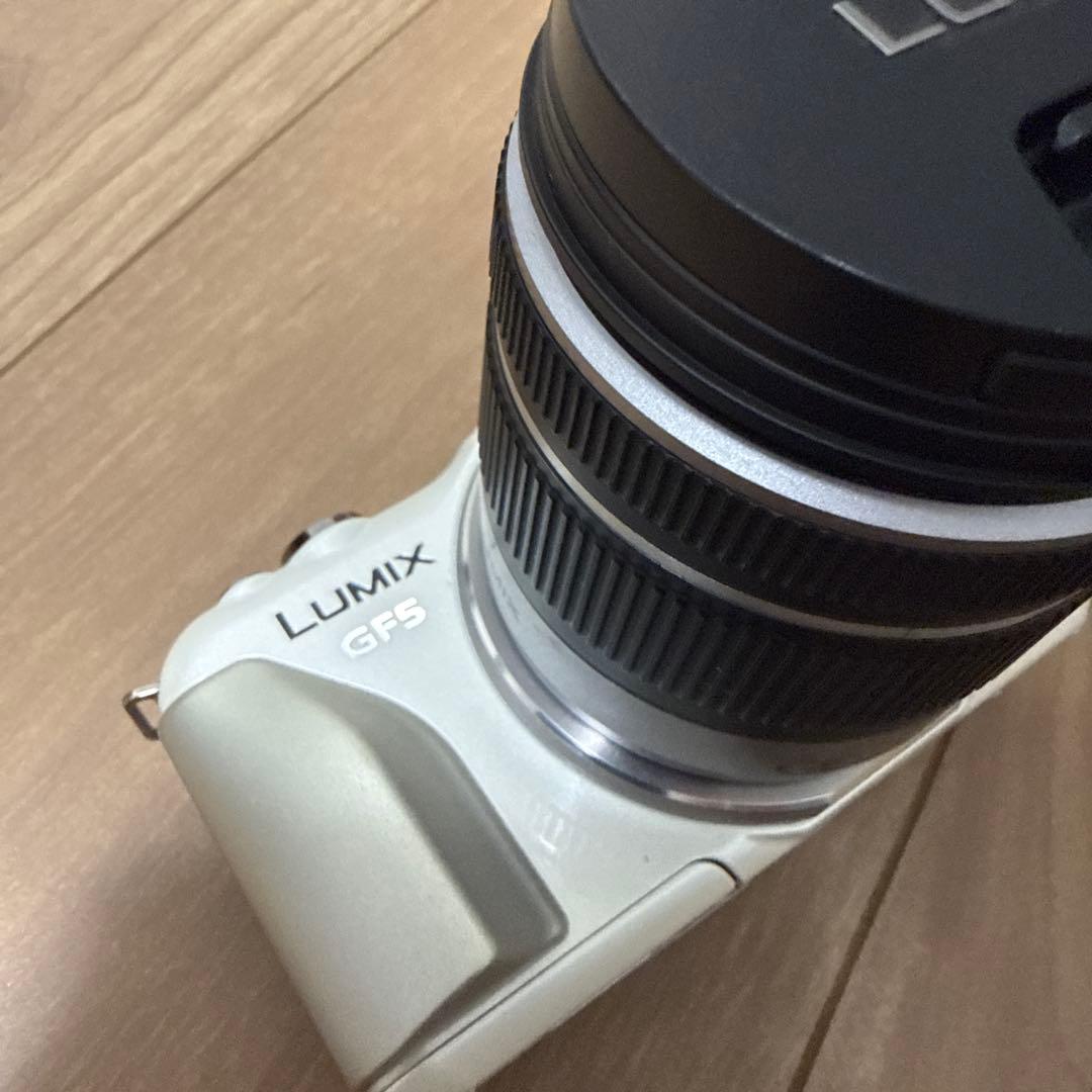 パナソニック　LUMIX DMC-GF5
