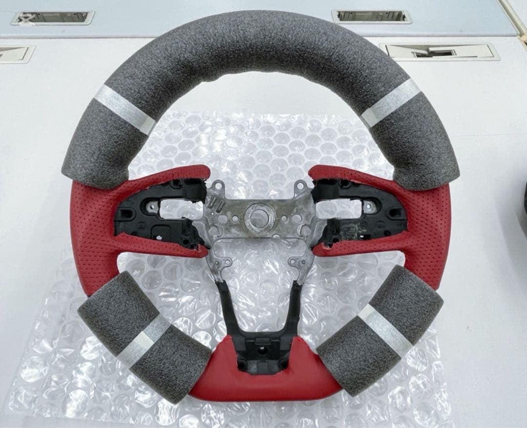 ブラックカーボン&レッドレザー レッドユーロステッチ 品番：HNB-BKC-RD