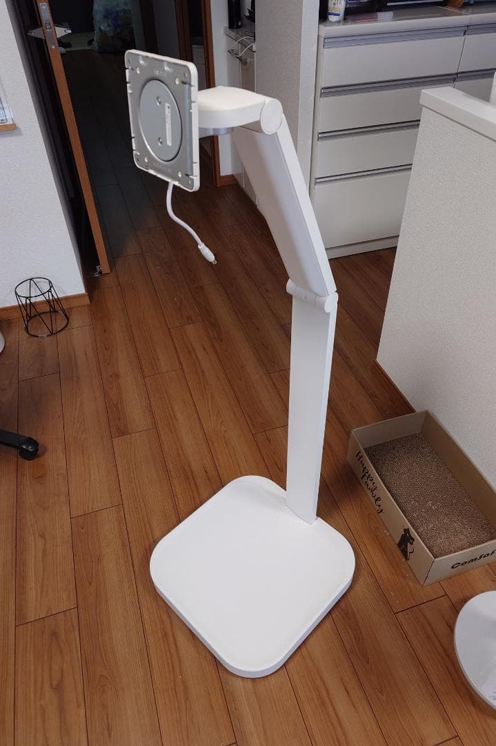 ほぼ新品／LG Smart Monitor Swing Stand STA32F