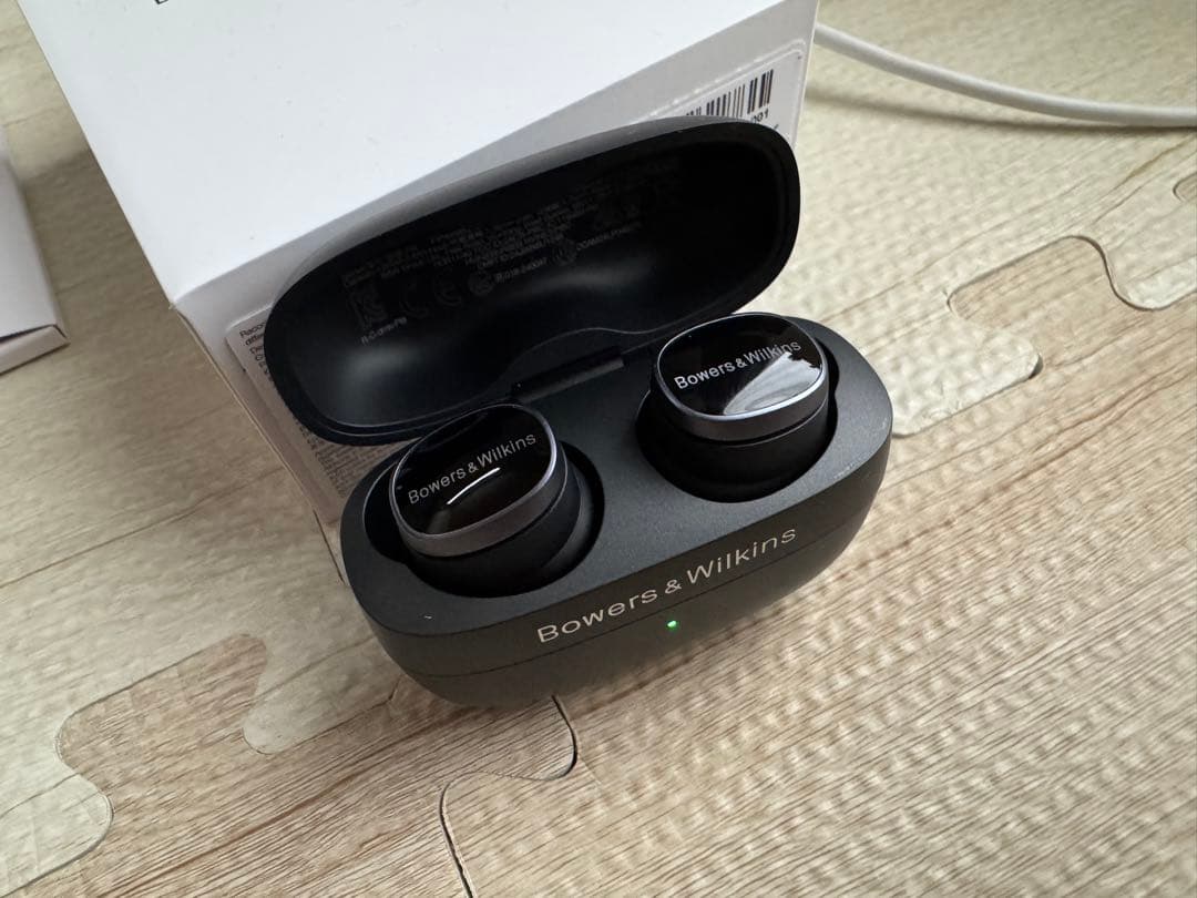 Bowers & Wilkins Pi8 ワイヤレスイヤホン