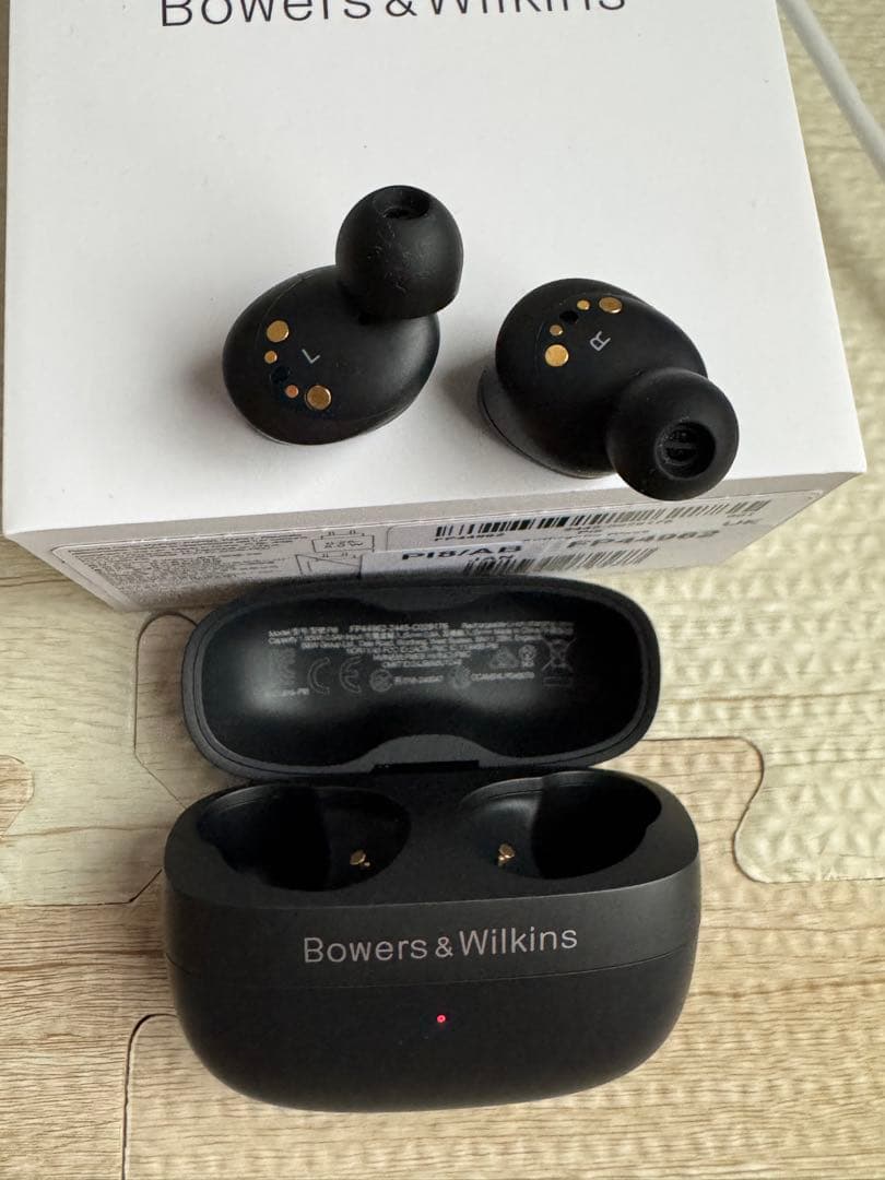 Bowers & Wilkins Pi8 ワイヤレスイヤホン