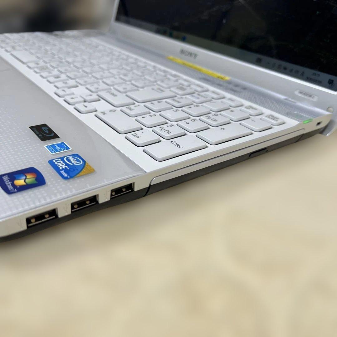 SONY VAIO 15.5インチ ホワイトノートPC
