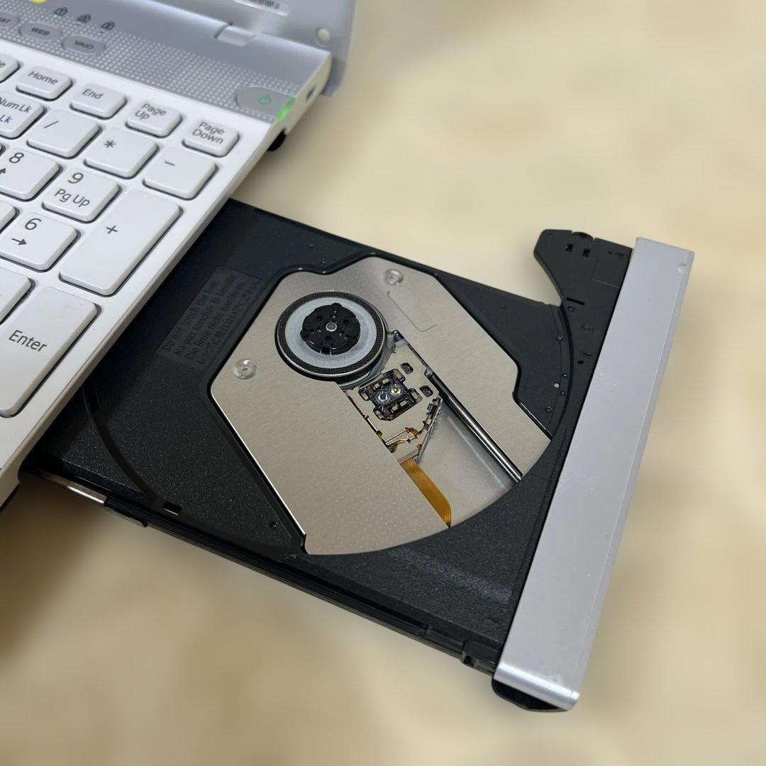 SONY VAIO 15.5インチ ホワイトノートPC