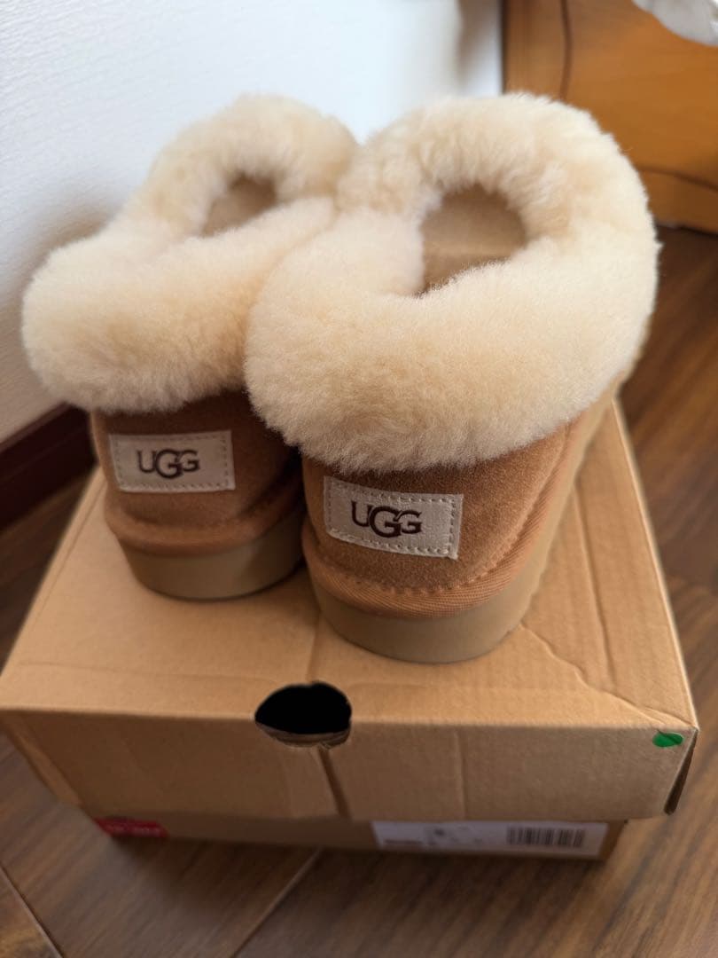 UGG ベージュ ムートンブーツ　一度使用のみの美品