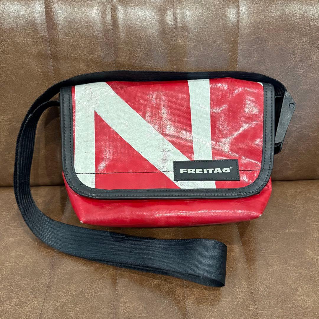 FREITAG メッセンジャーバッグ 赤/白/黒