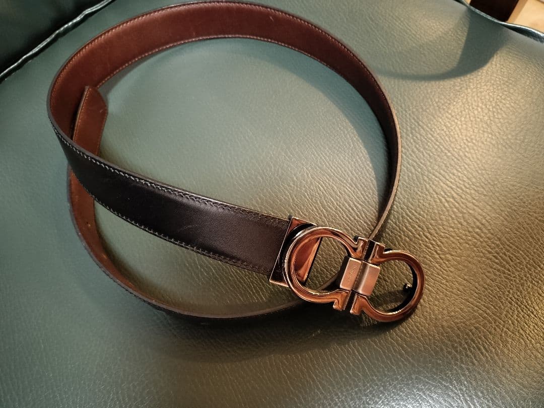 フェラガモ リバーシブルベルト ガンチーニ シルバーメタル