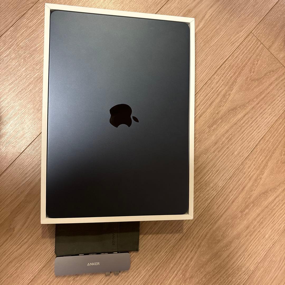 【超美品】MacBook Air 13″ M3/8GB/256GB ハブ付き