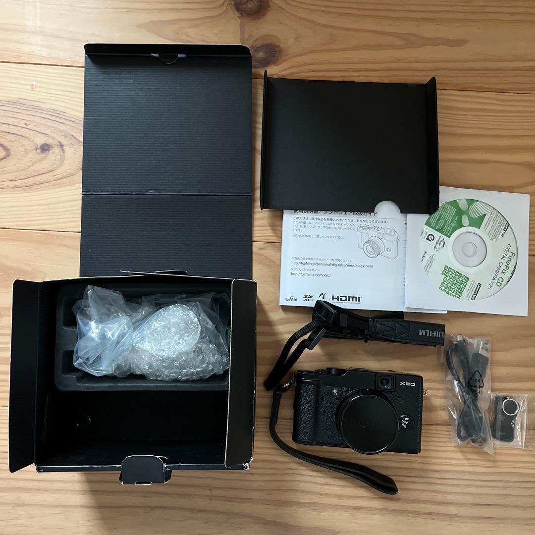 富士フイルム　X20 ブラック　美品　充電器追加しました。
