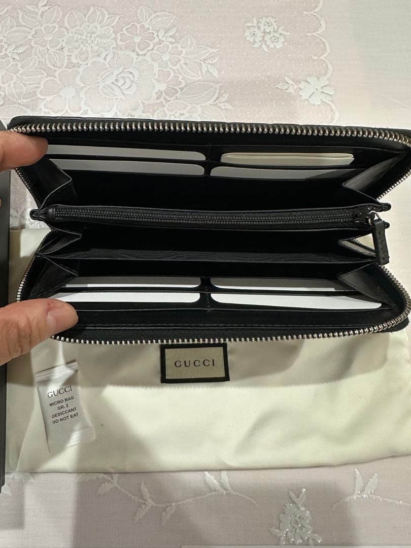 美品GUCCI 長財布 ラウンドファスナーブラック シマシェリーライン