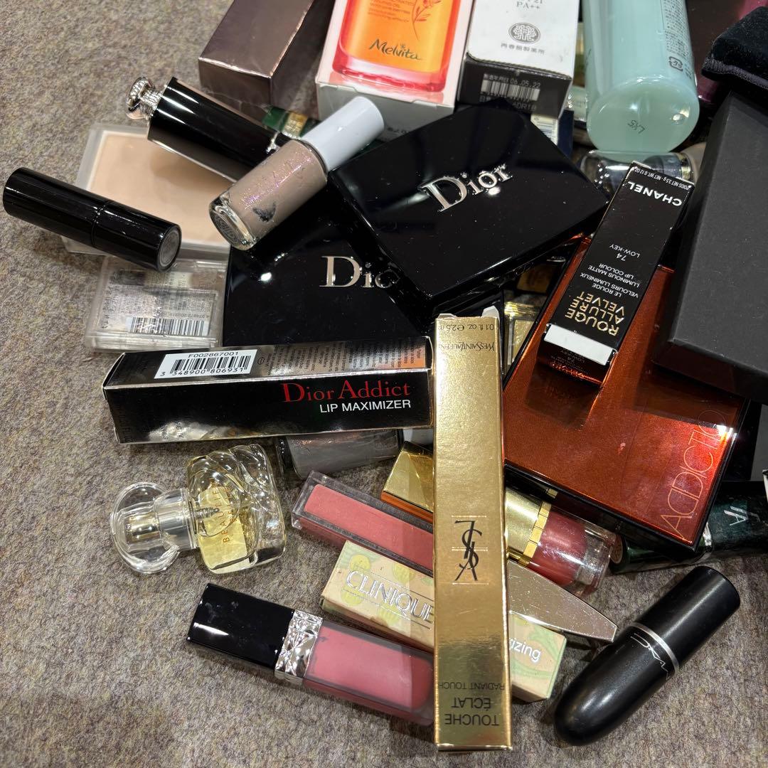 デパコス・シャネル多め！　コスメ　化粧品大量纏め売り約70点