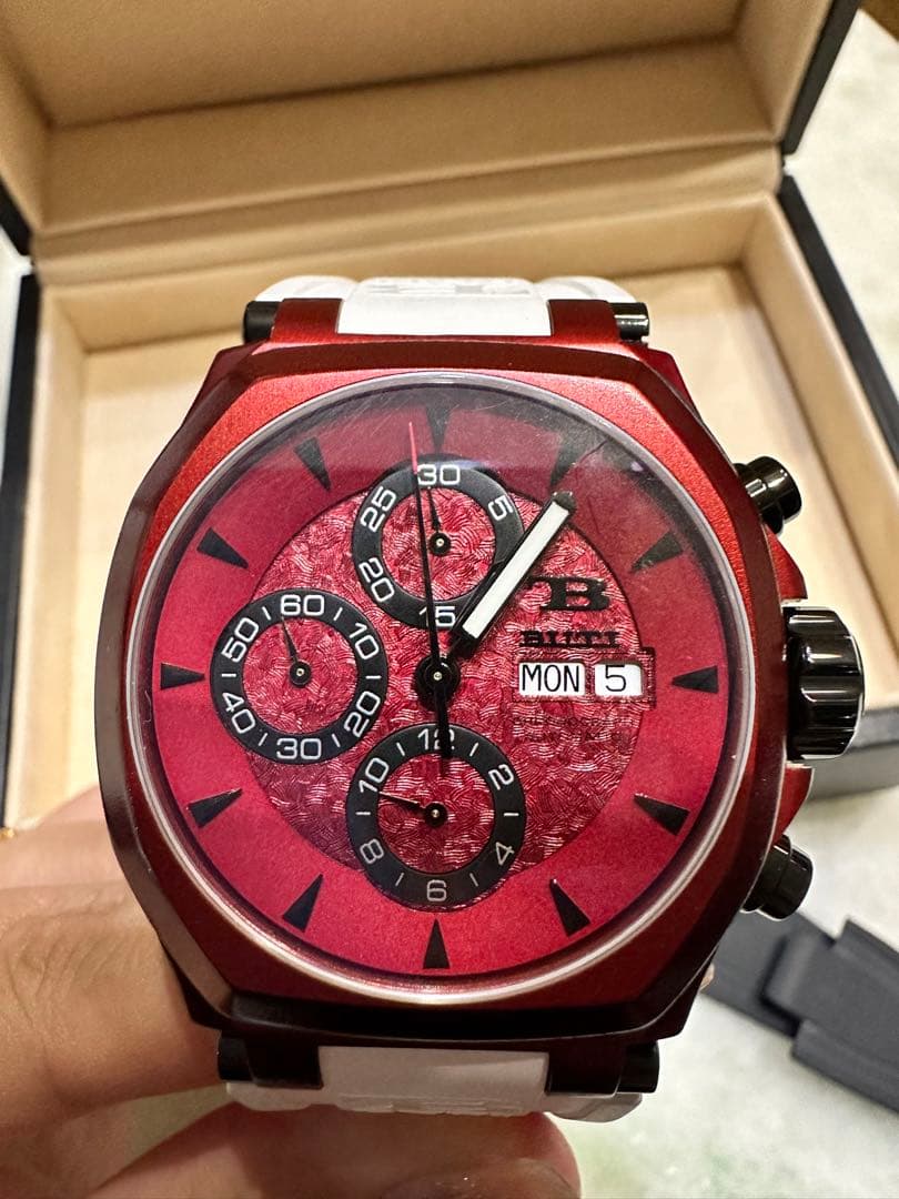 ブティ　BUTI　９　ノーヴェ　クロノグラフ　限定1000本　赤文字盤　赤ケース