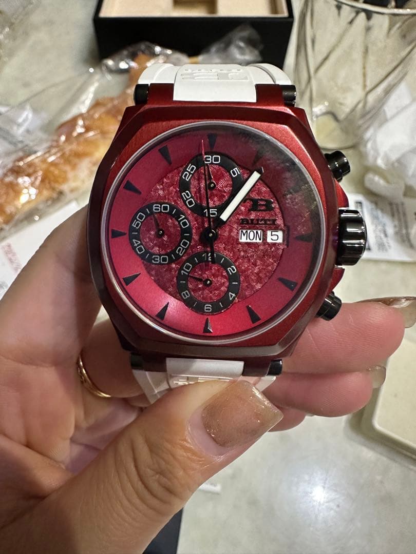 ブティ　BUTI　９　ノーヴェ　クロノグラフ　限定1000本　赤文字盤　赤ケース