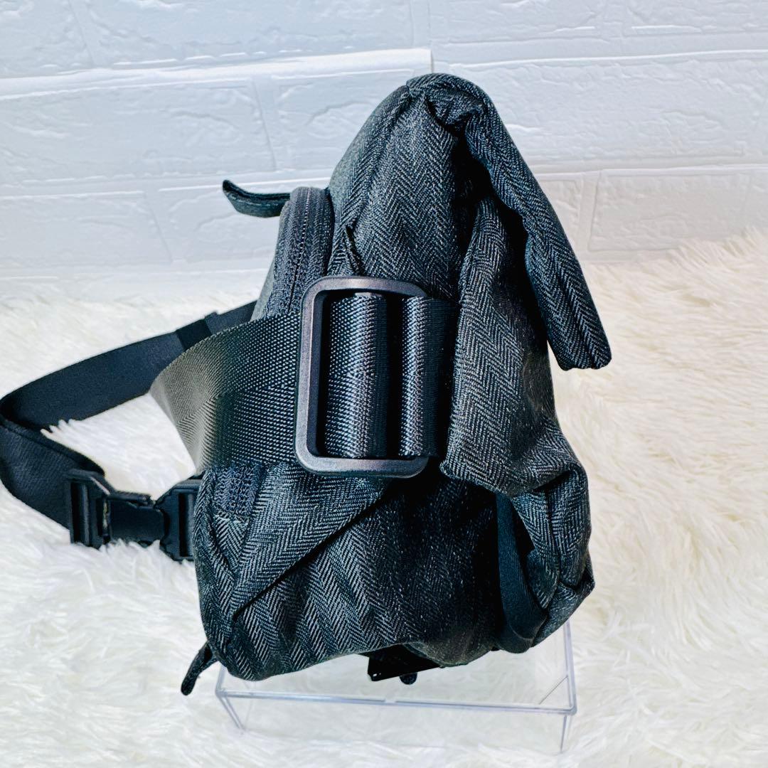 大容量 NIID URBANATURE R1 スリングバッグ ボディバッグ 金具