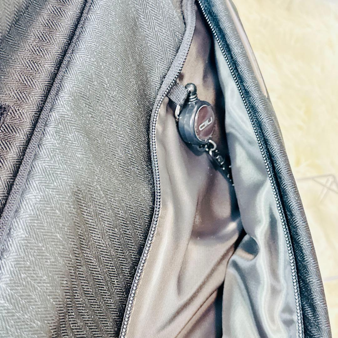 大容量 NIID URBANATURE R1 スリングバッグ ボディバッグ 金具