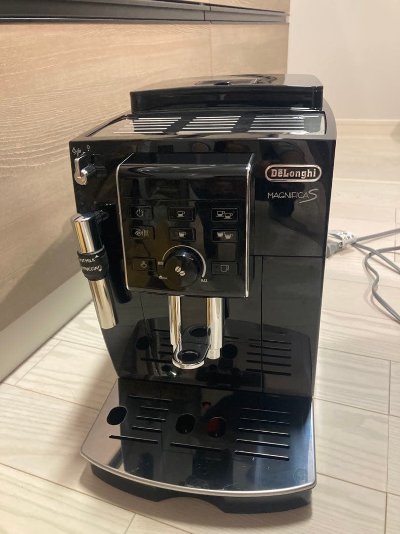 超美品　デロンギ 全自動エスプレッソマシン　マグニフィカS ECAM23120