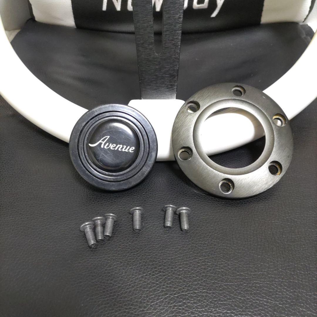 アベニュー ステアリング ホワイト ブラック ディープ ホーンボタン USDM