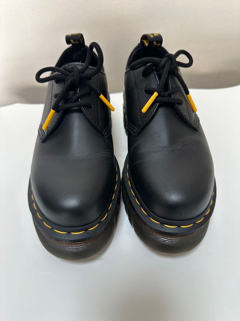 Dr. Martens ブラックレザー厚底シューズ