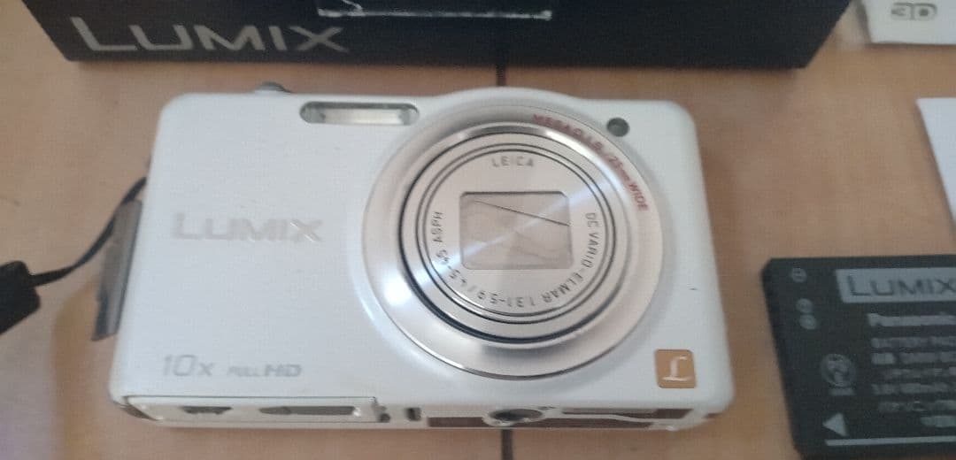 パナソニック　DMC-SZ7　ホワイト　10倍ズーム　デジカメ　箱付き