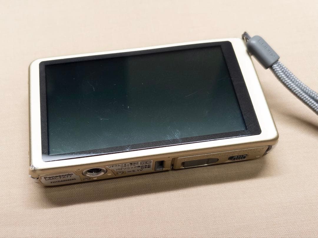 Panasonic LUMIX DMC-FX77 ゴールド