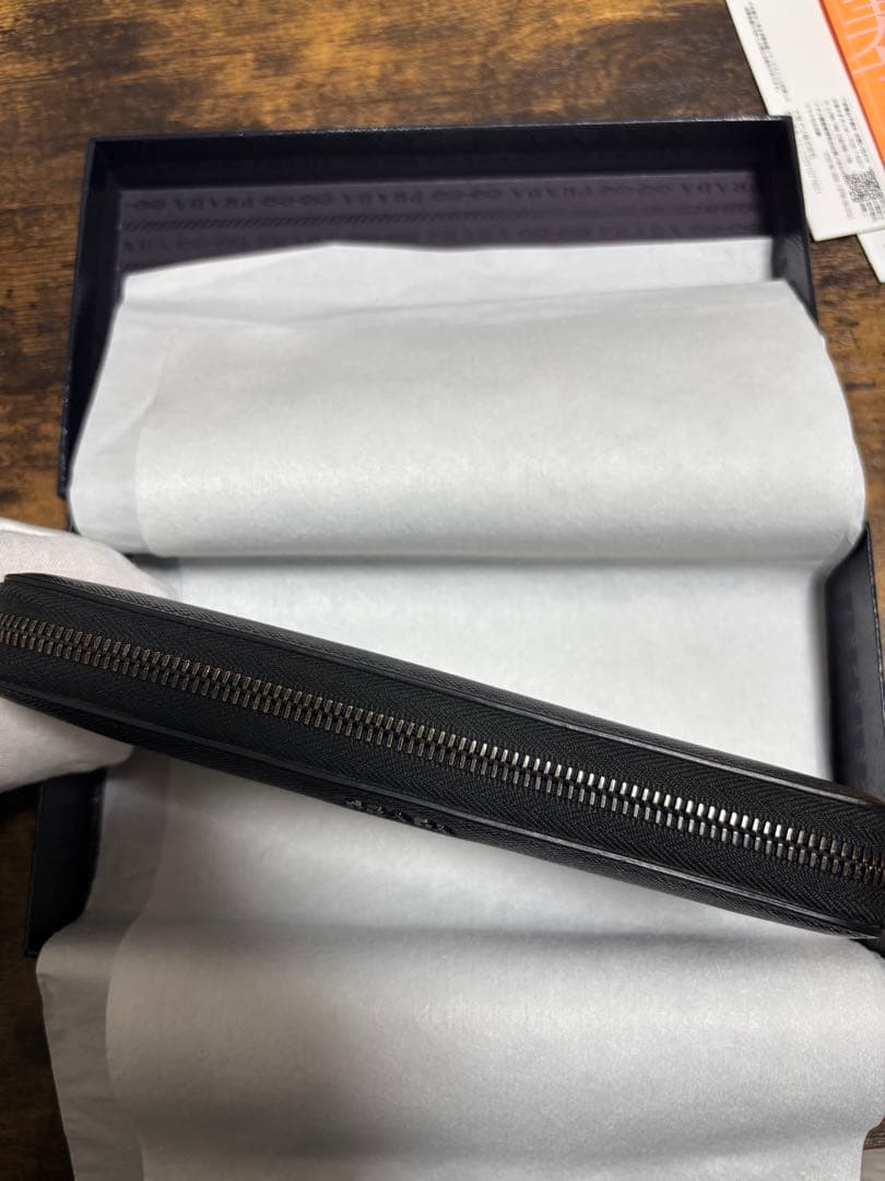 PRADA サフィアーノレザー 長財布 ラウンドファスナー