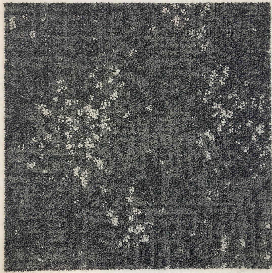 クロエ　タイルカーペット　５４枚 新品・未使用　国内メーカー