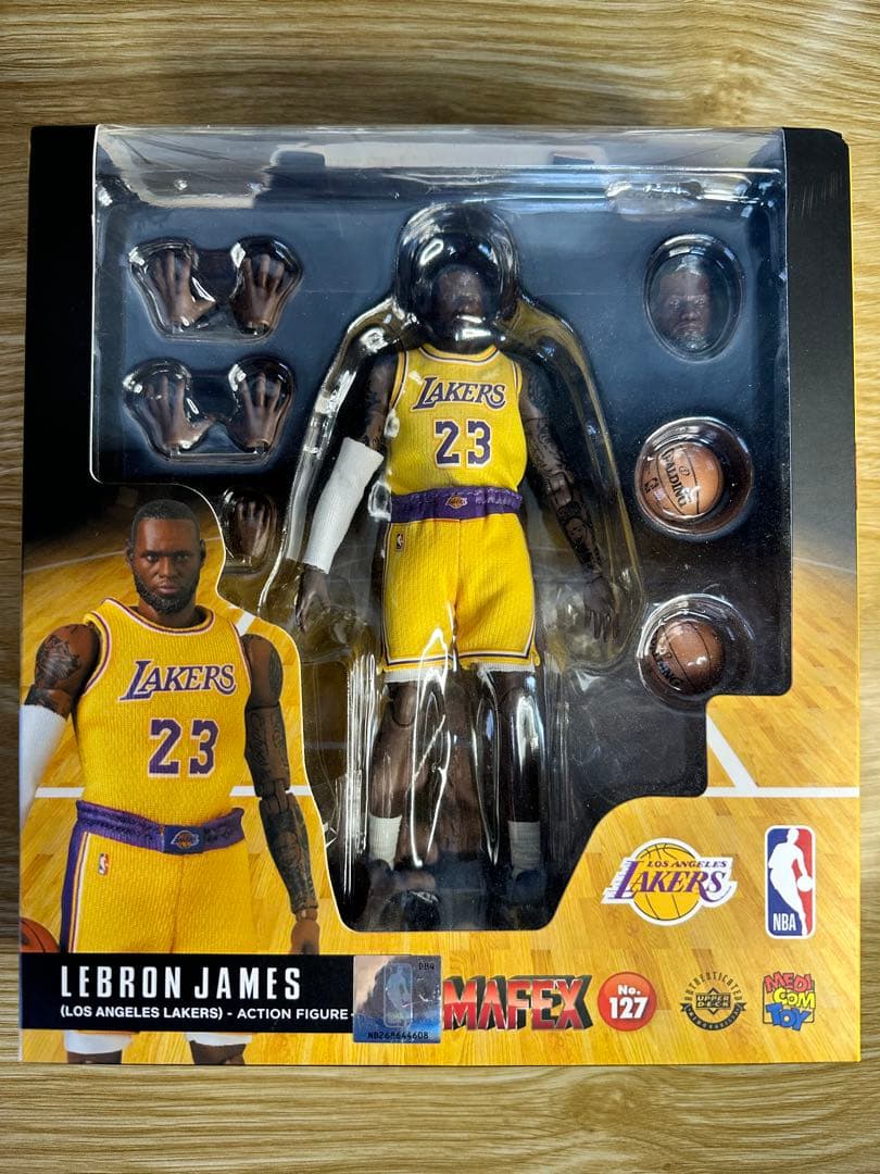 MAFEX LeBron James フィギュア Los Angeles