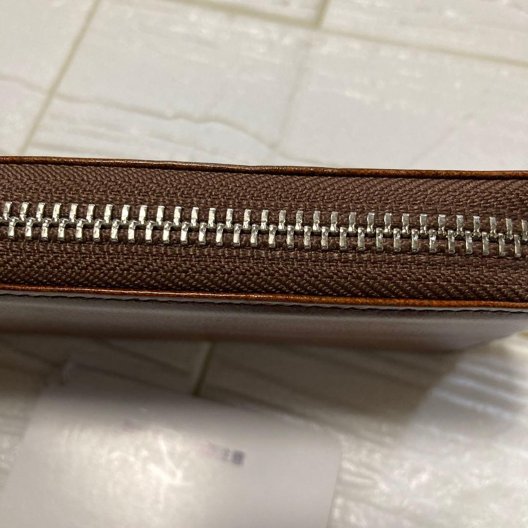 新品オロビアンコ長財布 エンボスロゴ付き