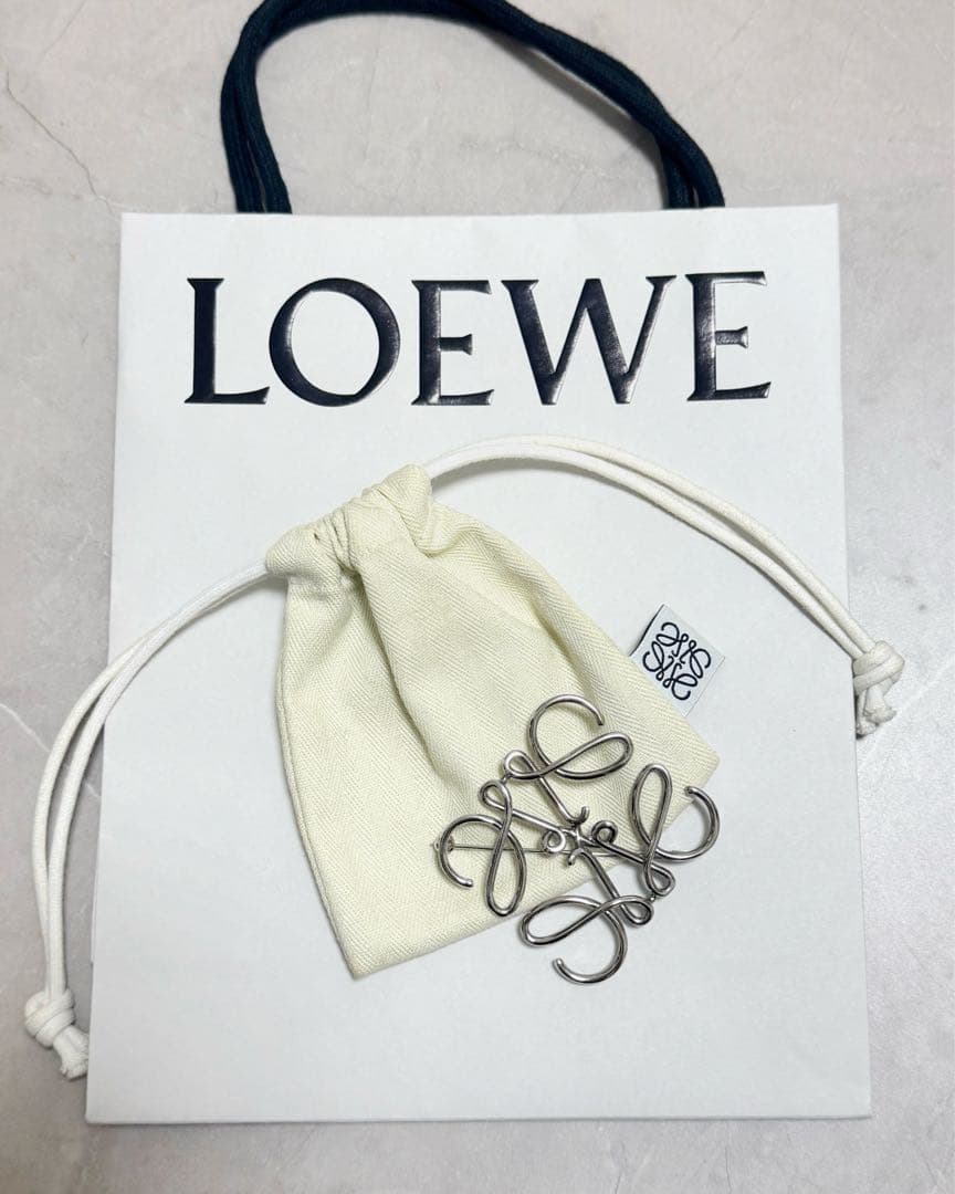LOEWE(ロエベ) アナグラム ブローチ