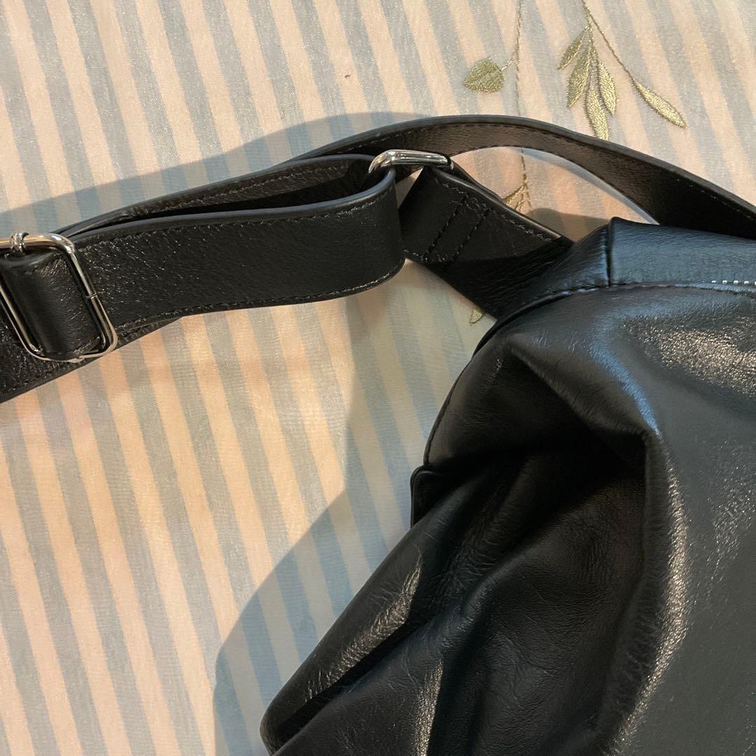 BEARDSLEY 牛皮ボディバッグ