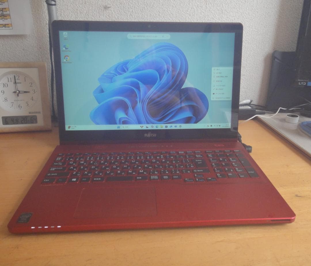 富士通 15.6インチ ノートPC レッド