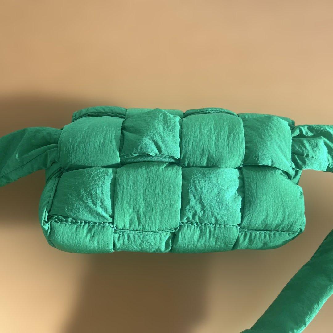 ボッテガヴェネタ　キルティングボディバッグ