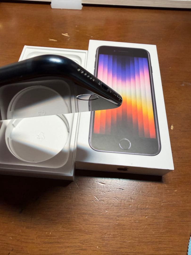 iPhoneSE第3世代　64GB 本体　バッテリー88%