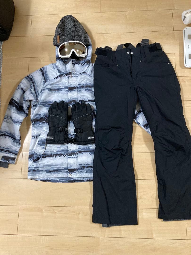 ［値下げ］【一式】男性用スノーボードウェア（ウェア・パンツ・手袋・ゴーグル他）