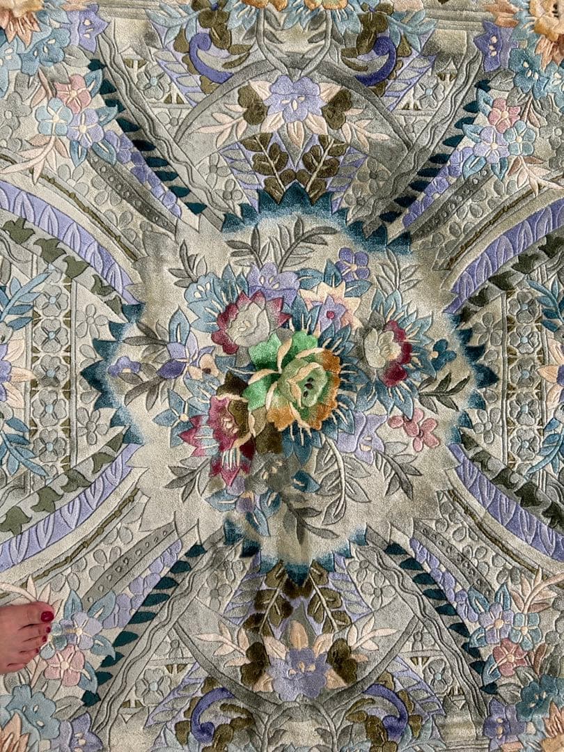 花柄刺繍ラグ 大きめ　中国製高級