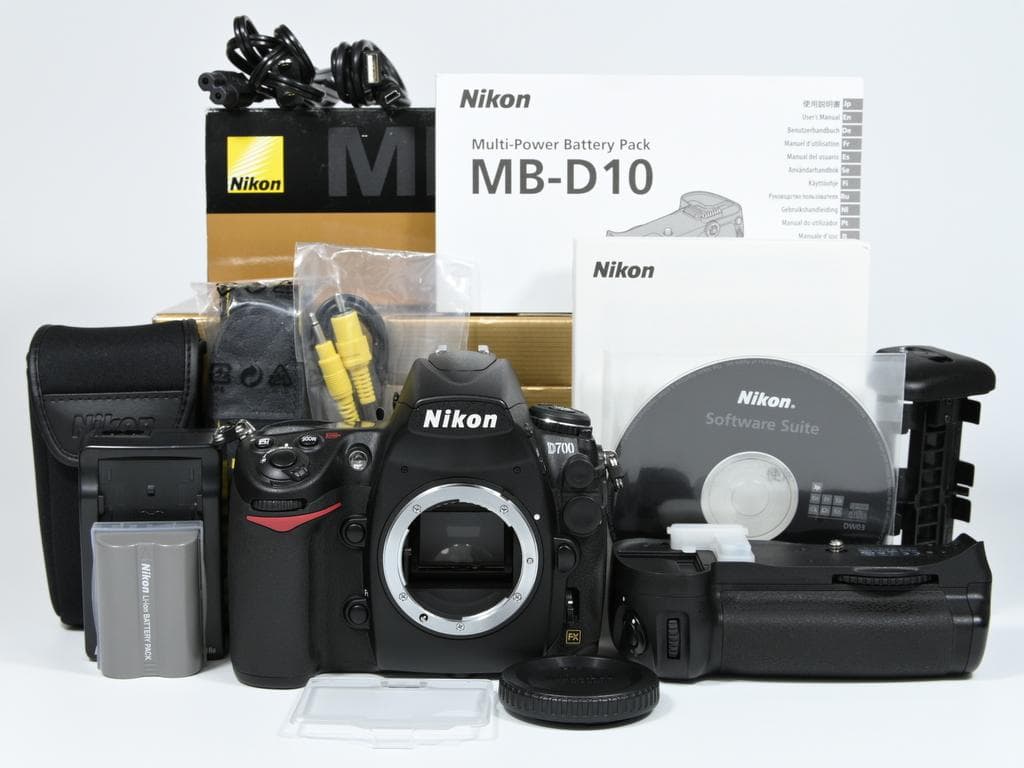 【超美品】 ニコン　Nikon D700 ボディ 《バッテリーパック付》