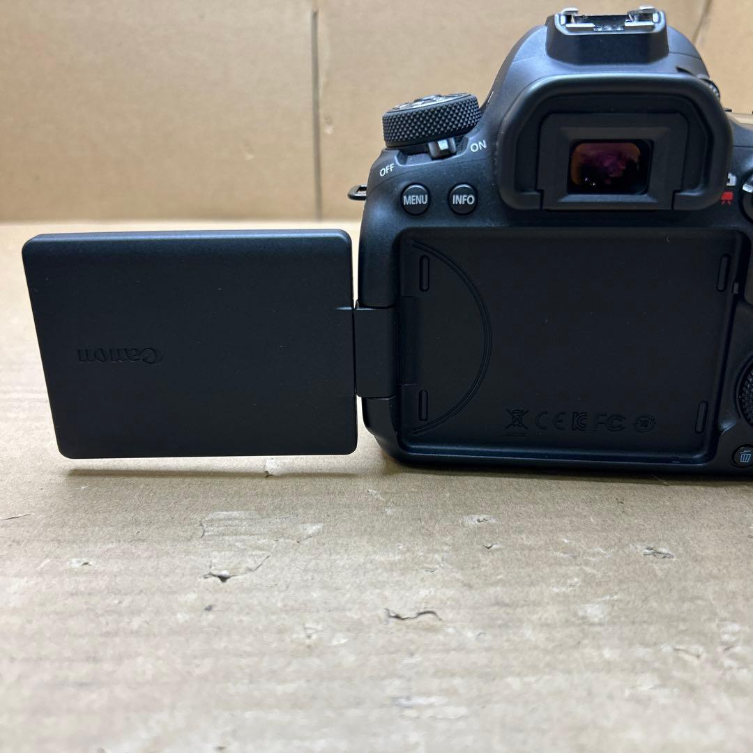 Canon デジタル一眼レフカメラ EOS 6D Mark II ボディー