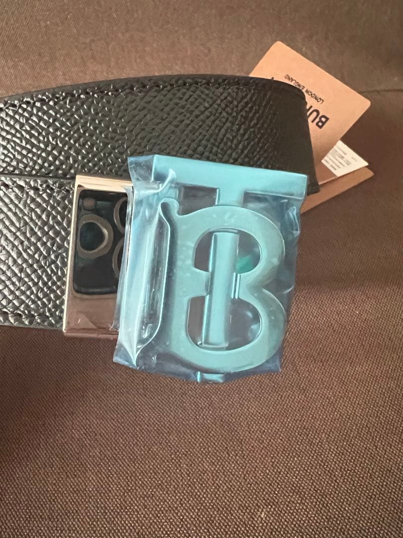 新品　バーバリー　TB ロゴ　レザー　ベルト　サイズ100 幅3センチ　黒