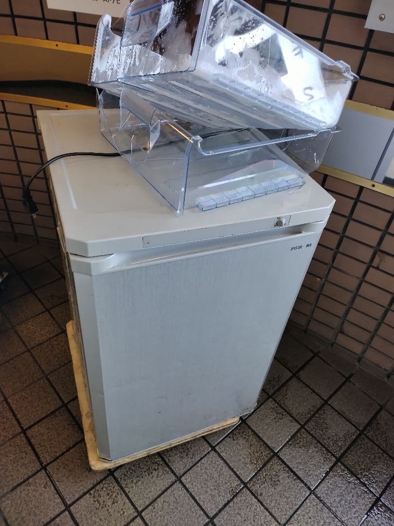 アイリスオーヤマ 前開き冷凍庫 KUSD-9B/85L 2020年