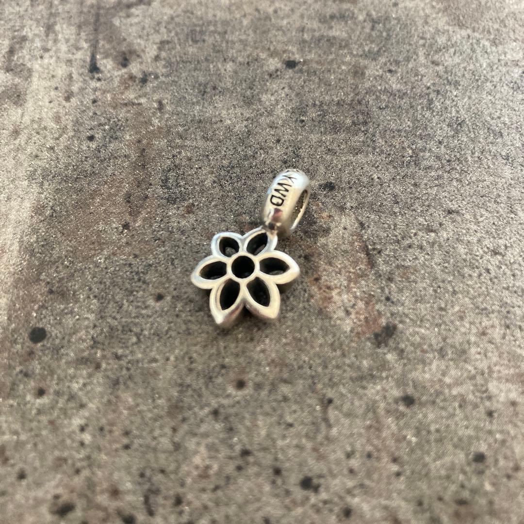 ロゼット ペンダント：Good Art HLYWD