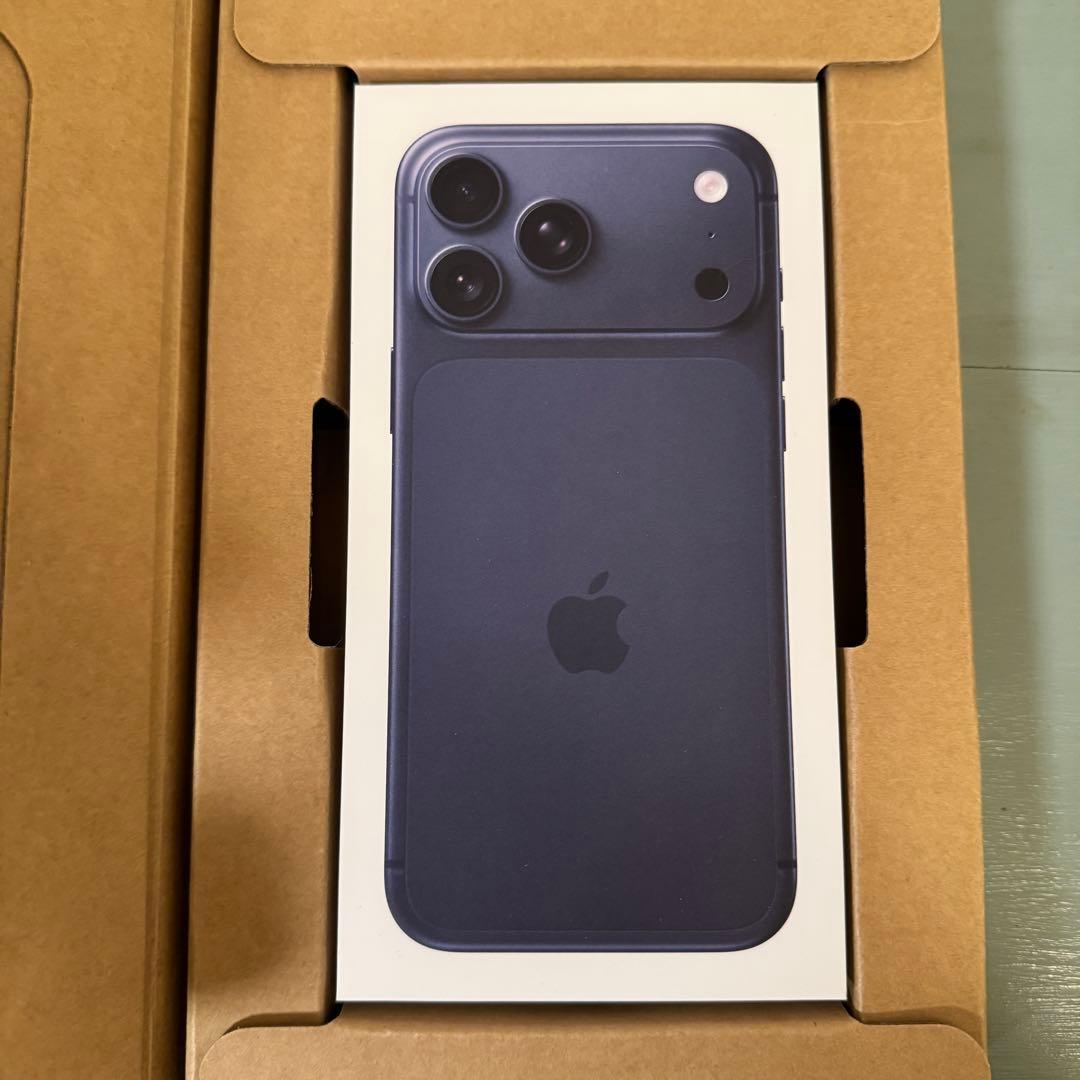 iPhone17promax256ディープブルー