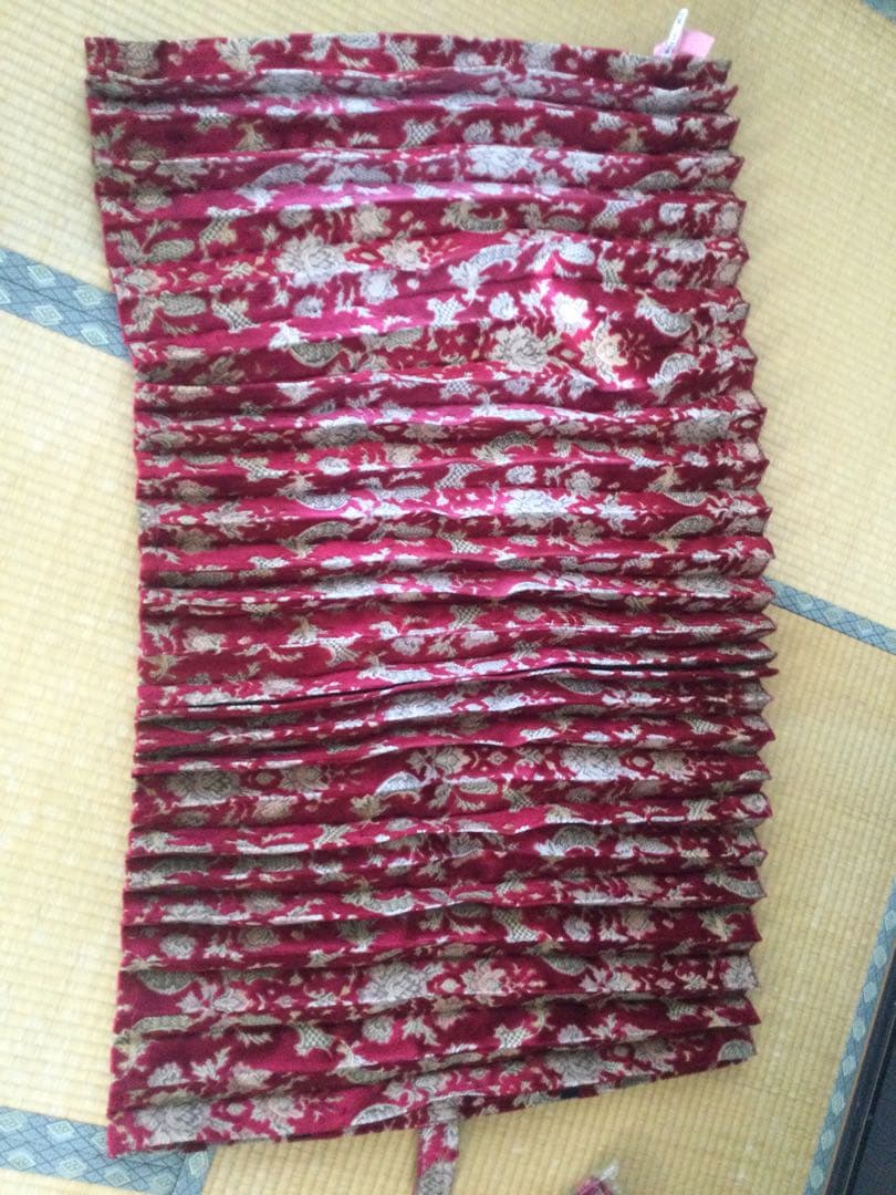 金華山バレンタイン赤　アコーディオン仮眠カーテン　左右セット　大型トラック