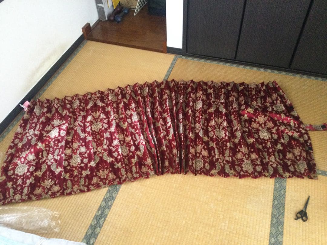 金華山バレンタイン赤　アコーディオン仮眠カーテン　左右セット　大型トラック