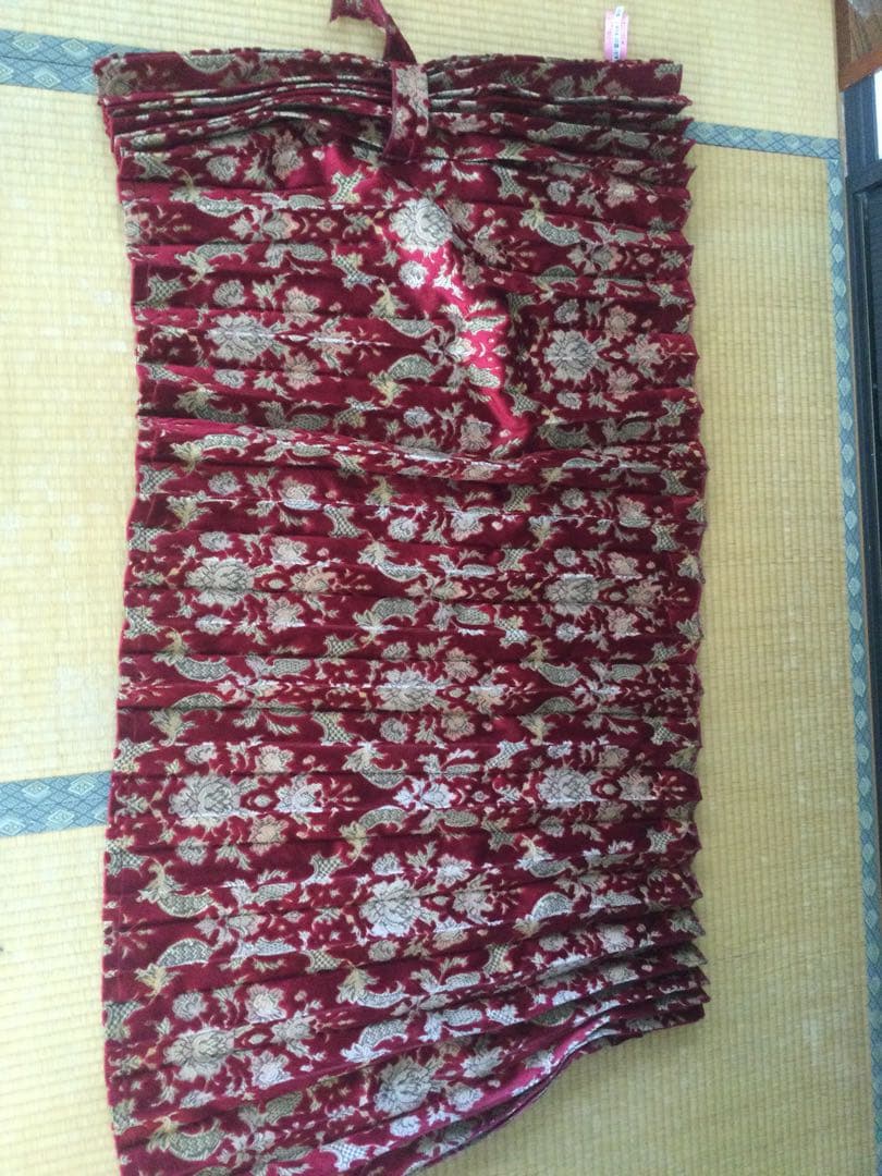 金華山バレンタイン赤　アコーディオン仮眠カーテン　左右セット　大型トラック