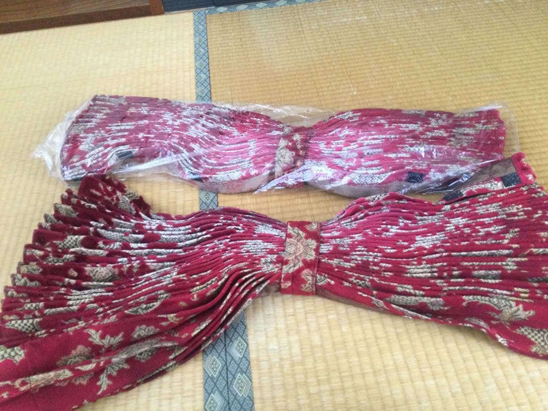 金華山バレンタイン赤　アコーディオン仮眠カーテン　左右セット　大型トラック