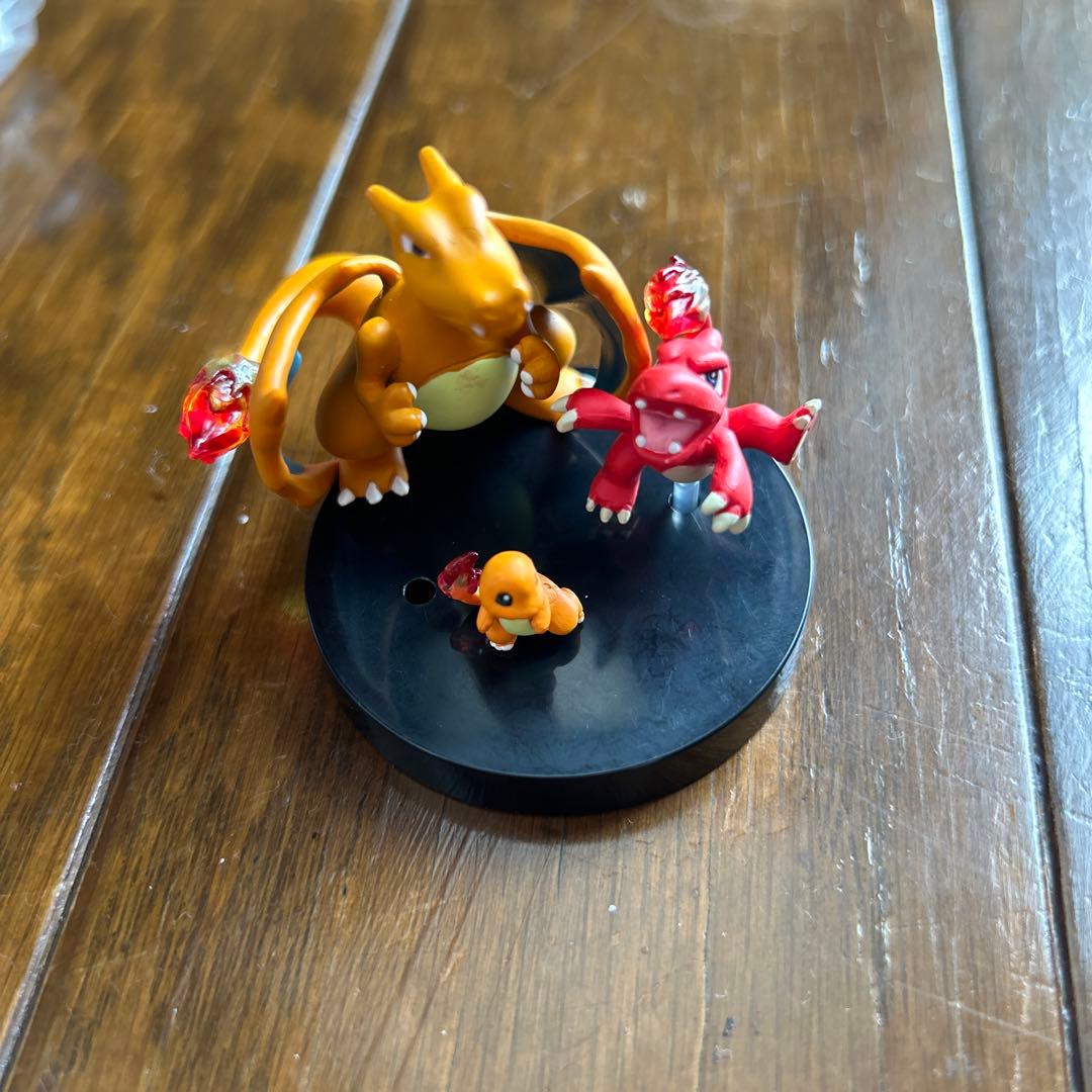 立体ポケモン図鑑　ヒトカゲ リザード リザードン