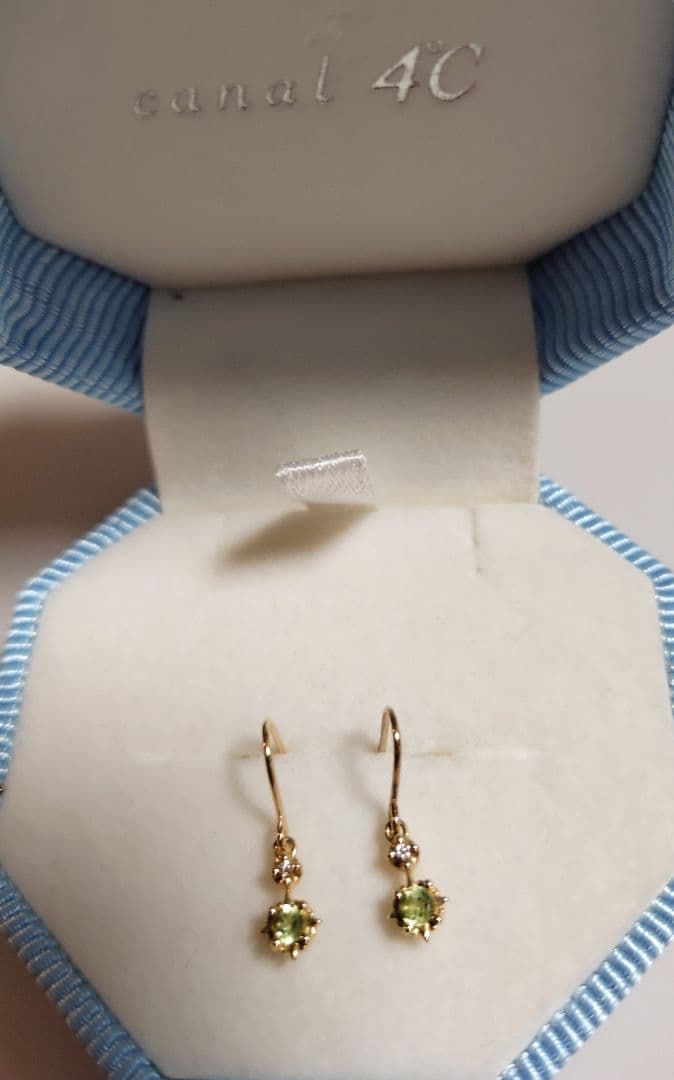 4℃　k10金 ピアス　ダイヤモンド　ペリドット